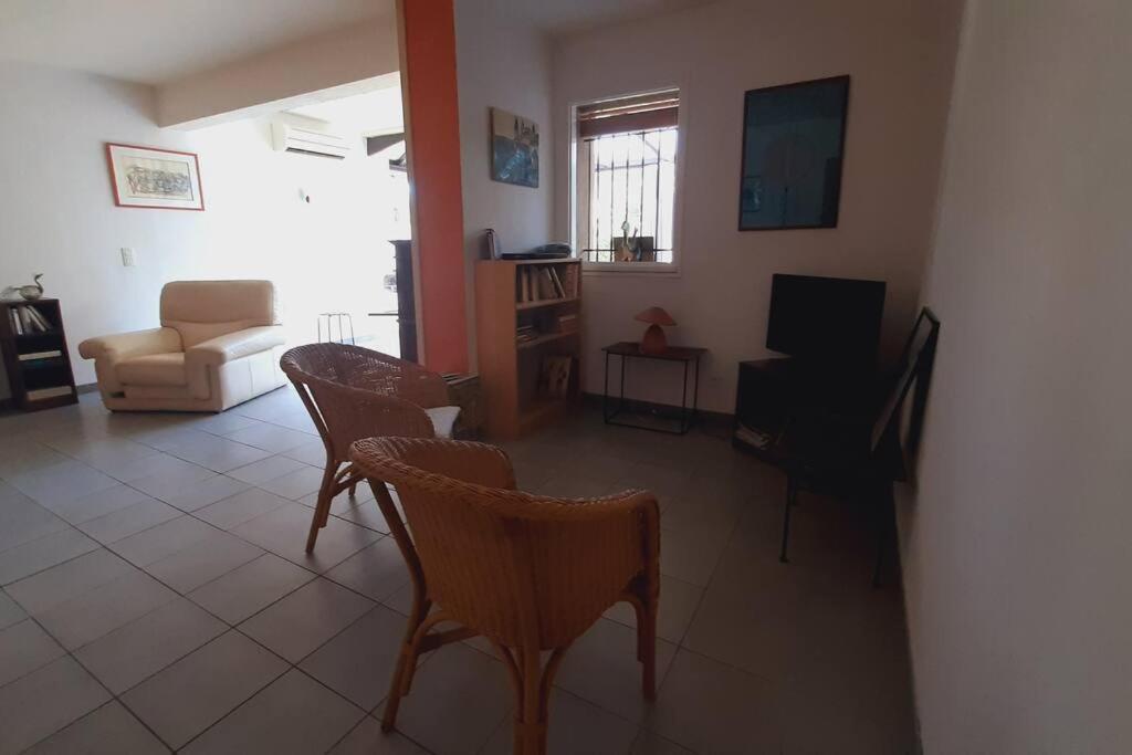 La Maison Bleue De Doudou - Coeur De Village Castera-Verduzan Exterior photo